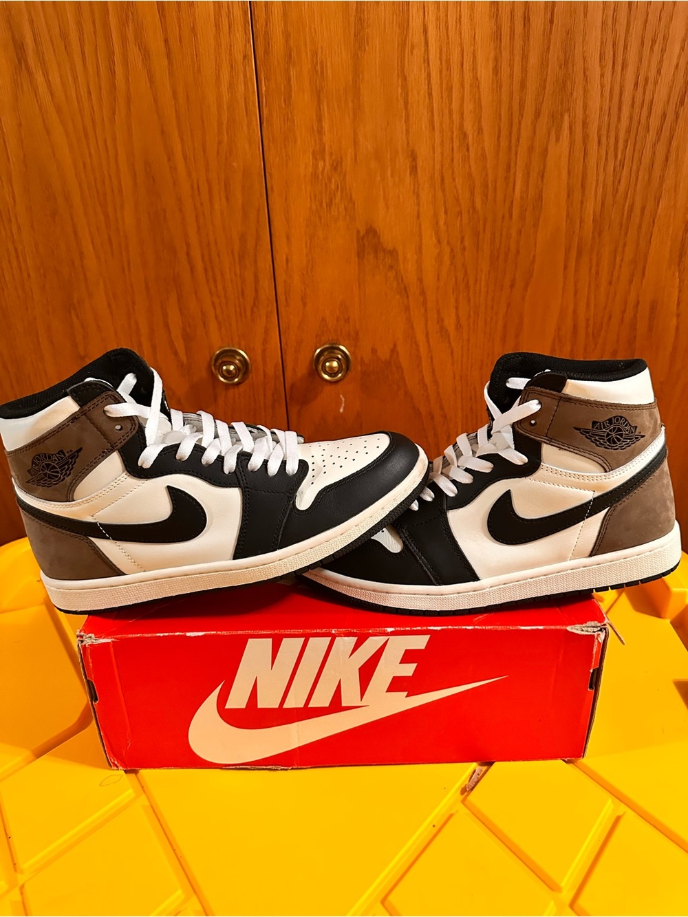 Nike Air Jordan 1 High Men's Dark Mocha Sneakers Size 9.5 men’s